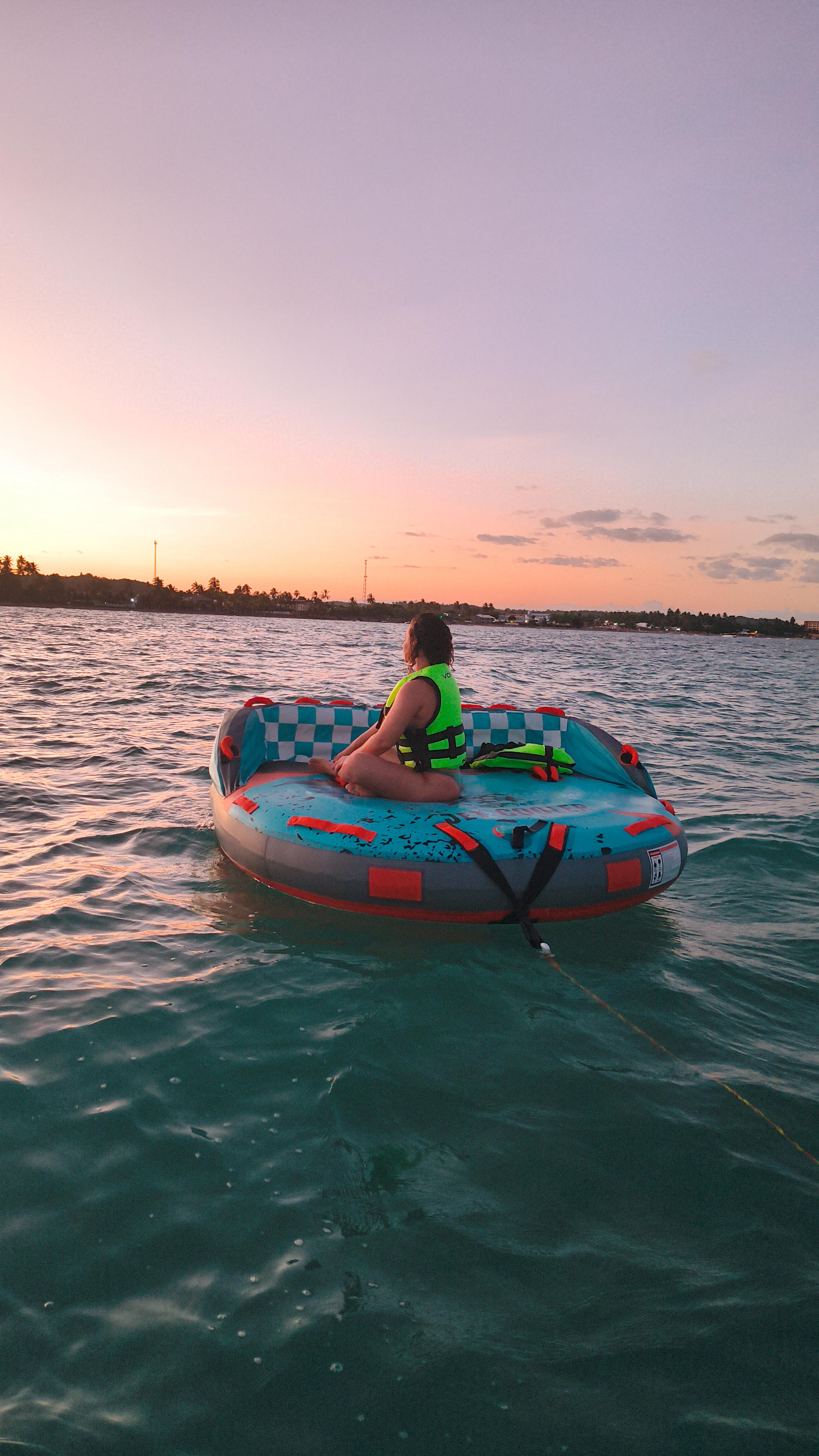 Família no sofá boat