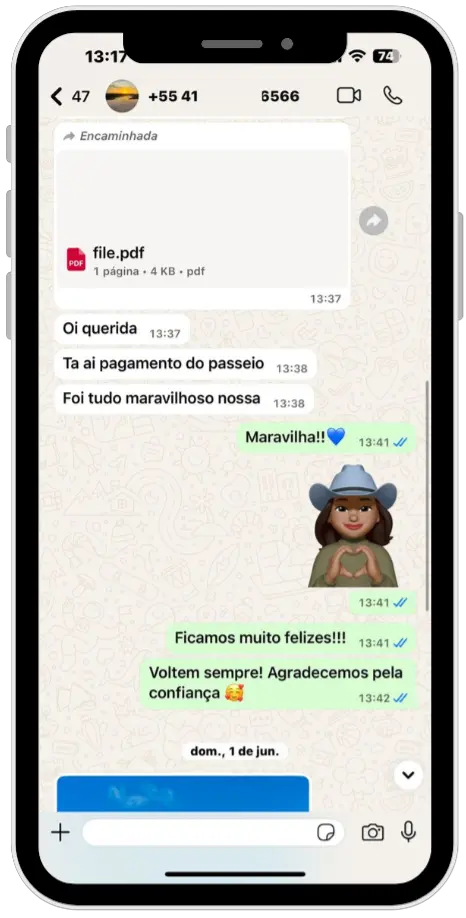 Depoimento de cliente satisfeito sobre o passeio de lancha.