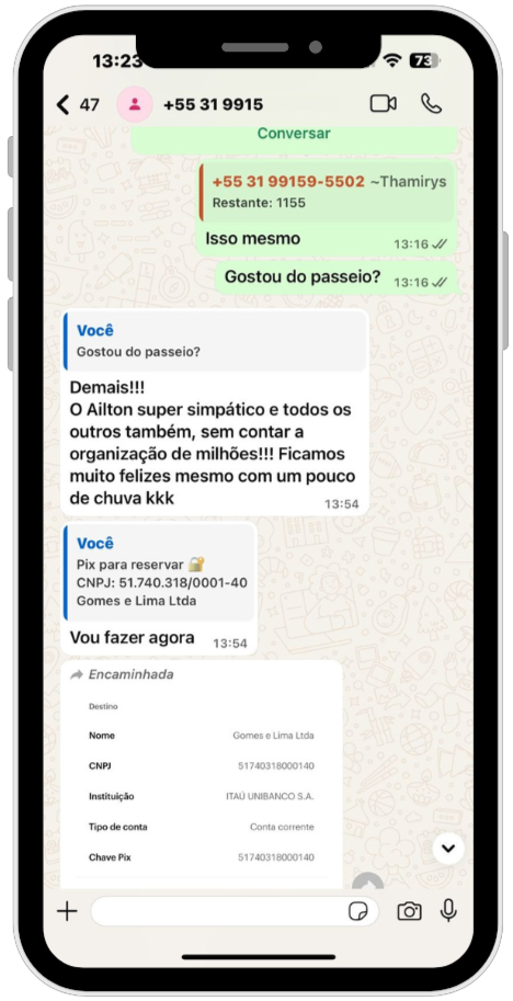 Depoimento de cliente satisfeito sobre o passeio de lancha.