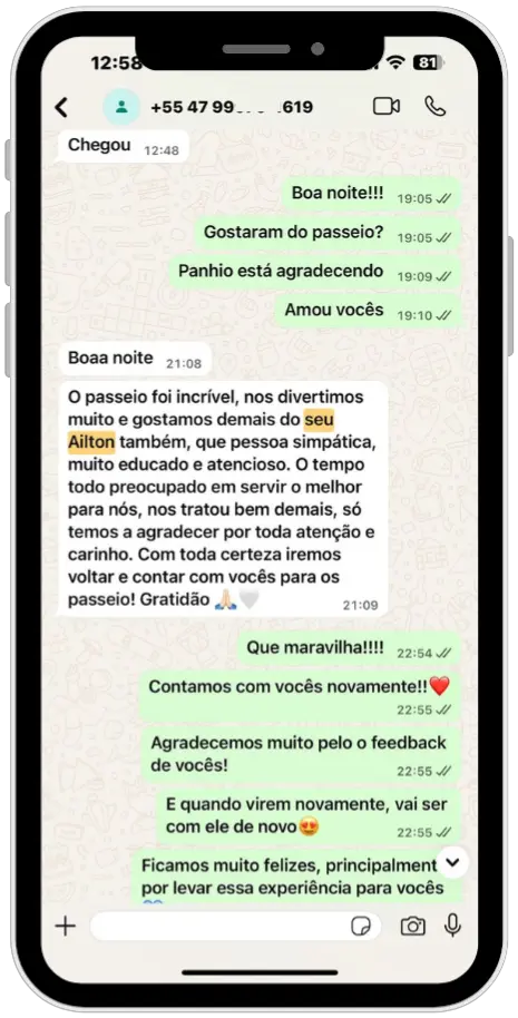 Depoimento de cliente satisfeito sobre o passeio de lancha.
