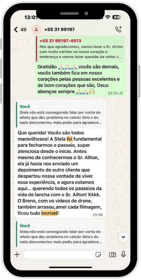 Depoimento de cliente satisfeito sobre o passeio de lancha.