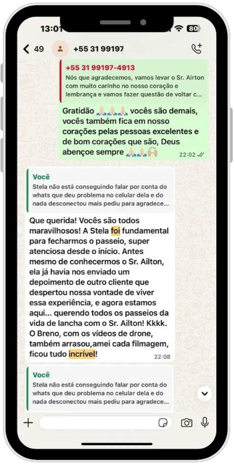 Depoimento de cliente satisfeito sobre o passeio de lancha.