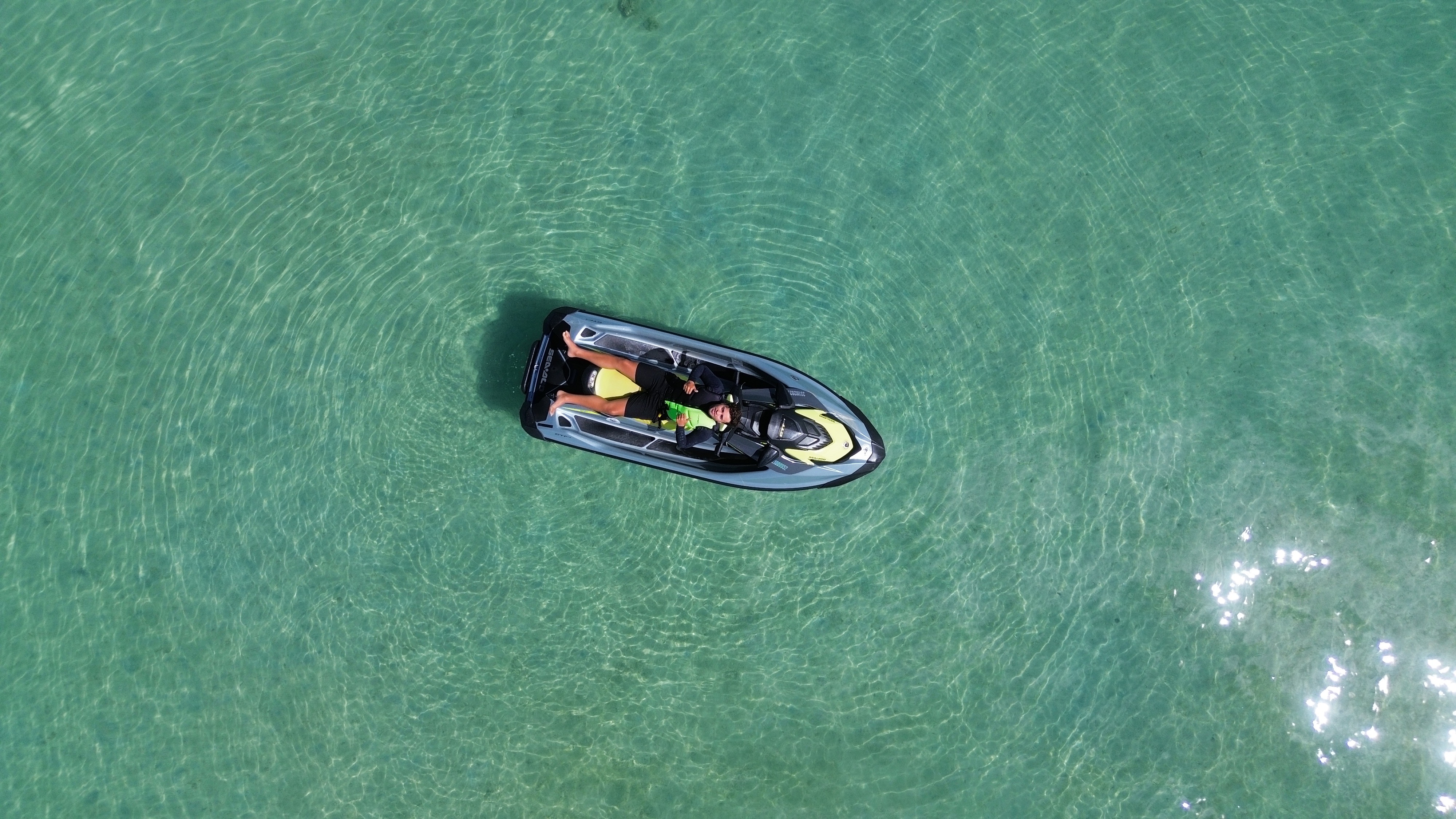 Cliente pilotando jet ski