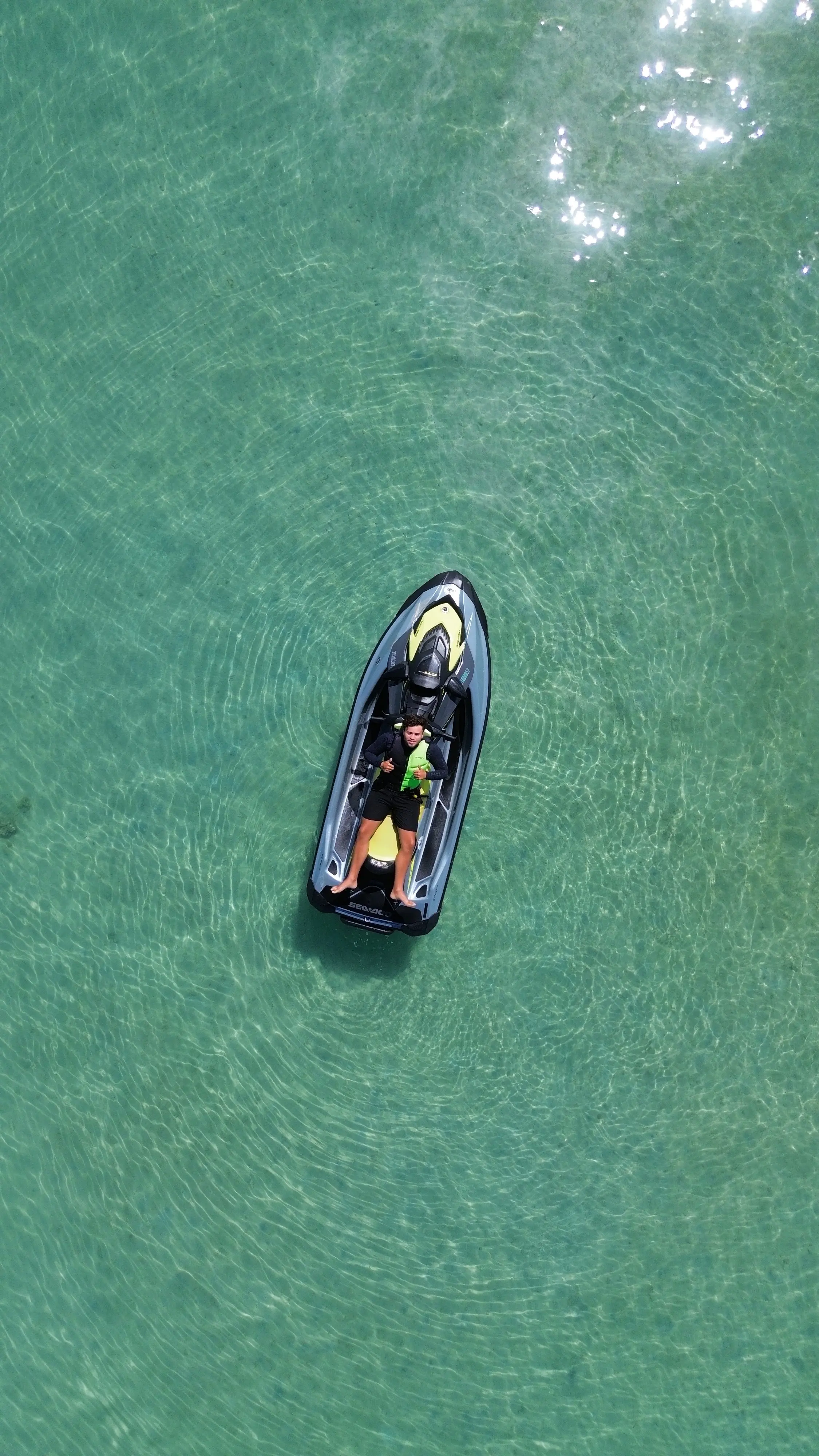 Cliente pilotando jet ski