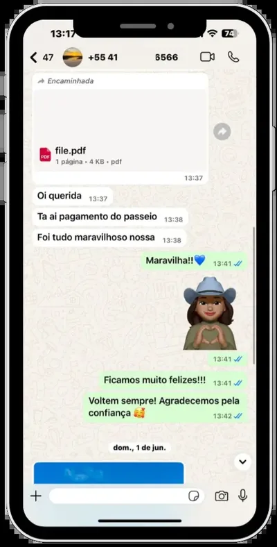 Depoimento de cliente satisfeito sobre o passeio de lancha.