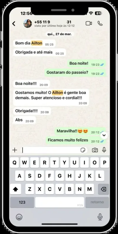 Depoimento de cliente satisfeito sobre o passeio de lancha.