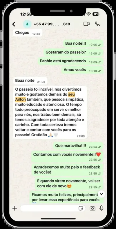 Depoimento de cliente satisfeito sobre o passeio de lancha.