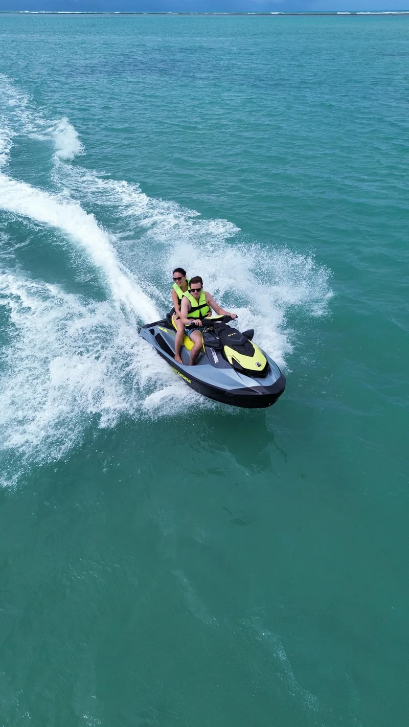 Cliente pilotando Jet Ski